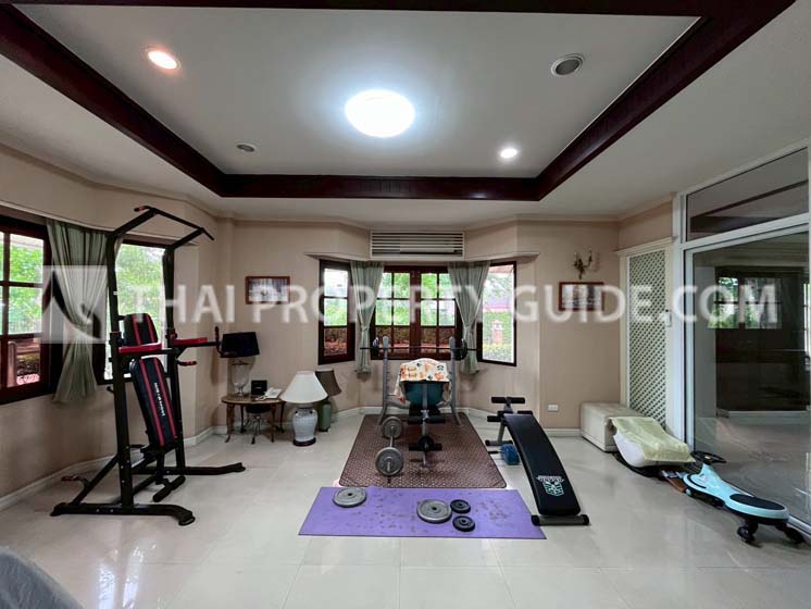 House with Shared Pool in Srinakarin 